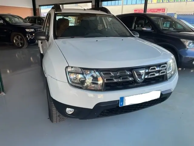 Dacia DUSTER AMBIANCE DCI 80KW 4X4. Photo 1 of 10