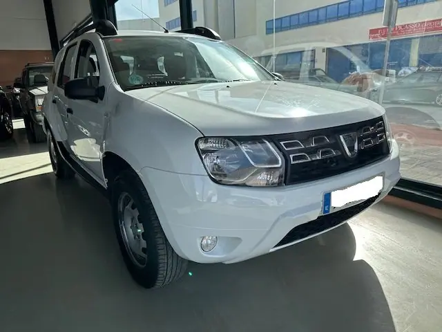 Dacia DUSTER AMBIANCE DCI 80KW 4X4. Photo 1 of 10