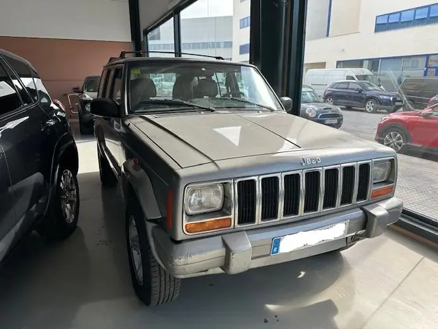Jeep CHEROKEE 2.5 CRD LIMITED. Photo 1 of 3