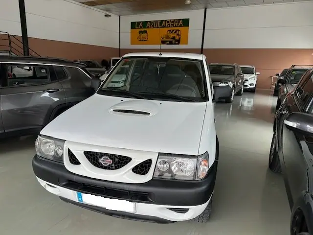 Nissan TERRANO 2.7 TDI. Photo 1 of 12