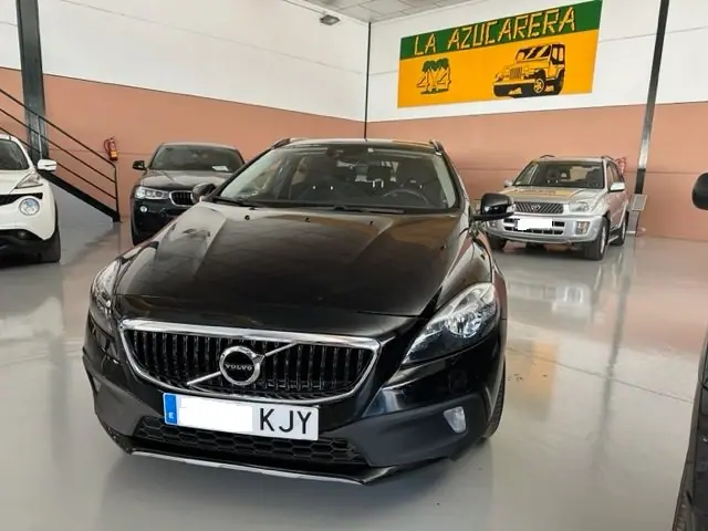 Volvo V40 CROSS COUNTRY 2.0 D3. Photo 1 of 11