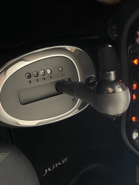 NISSAN JUKE 1.6 x-connecta 4×2