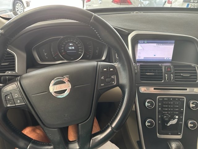 VOLVO XC60 2.0 D3 MOMENTUM