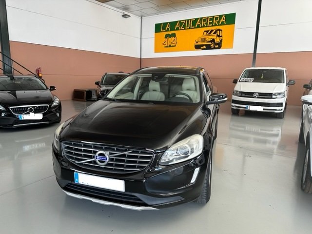 VOLVO XC60 2.0 D3 MOMENTUM